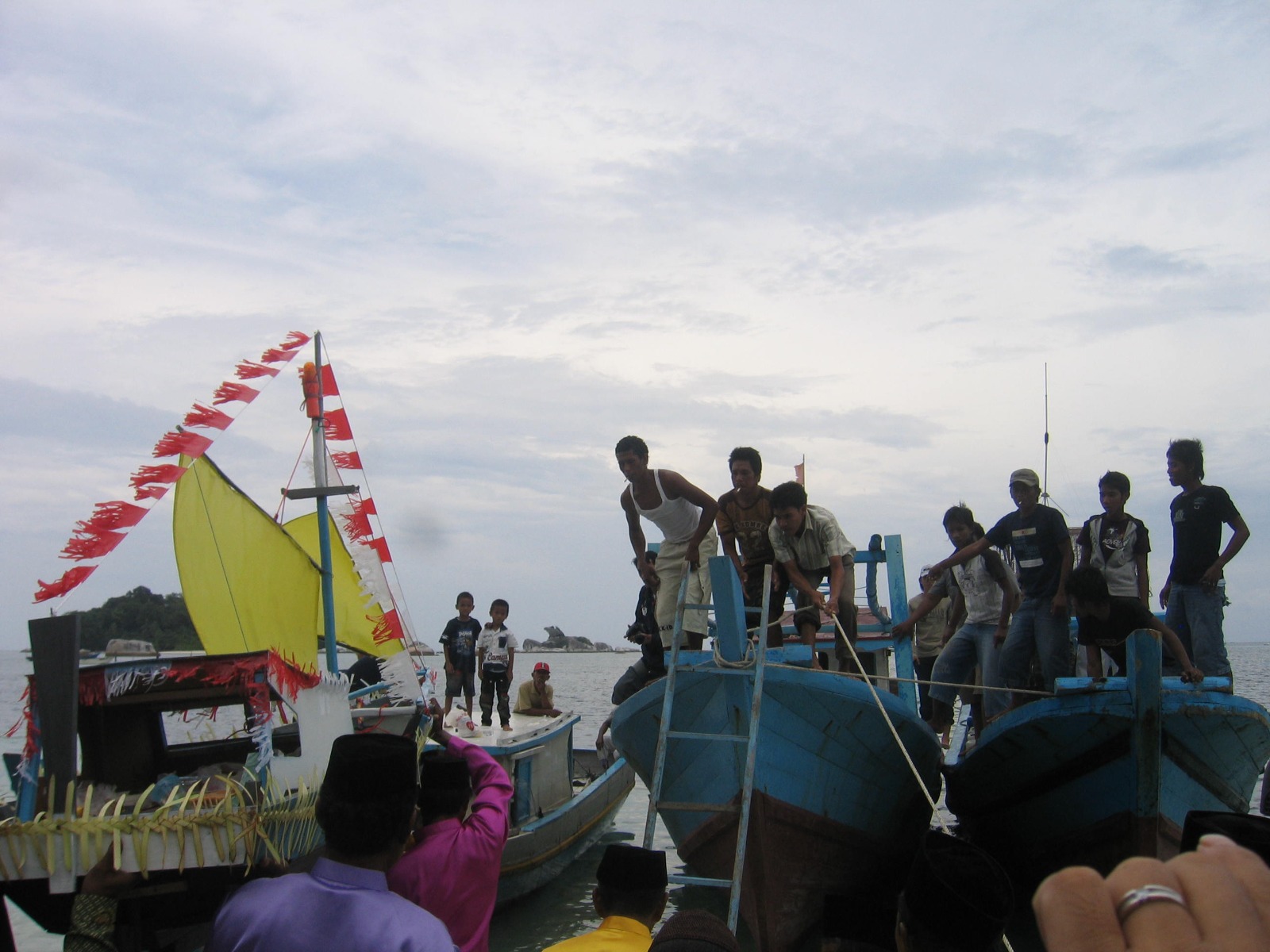 Tradisi Muang Jong RITUS MENJAGA KESEIMBANGAN ALAM (2) Tradisi Muang Jong RITUS MENJAGA KESEIMBANGAN ALAM (2)